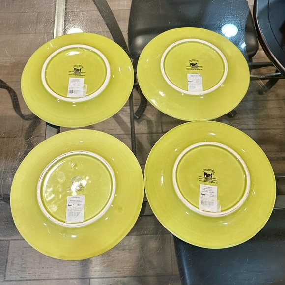 🦋Pier 1 Set of 4 Amadora Green salad Plate’s - Picture 3 of 8